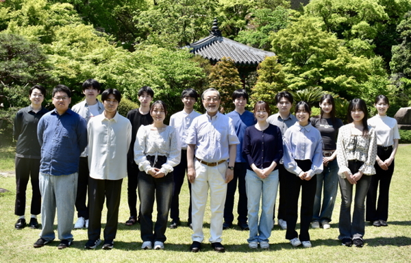 2026年度の研究室メンバーの集合写真