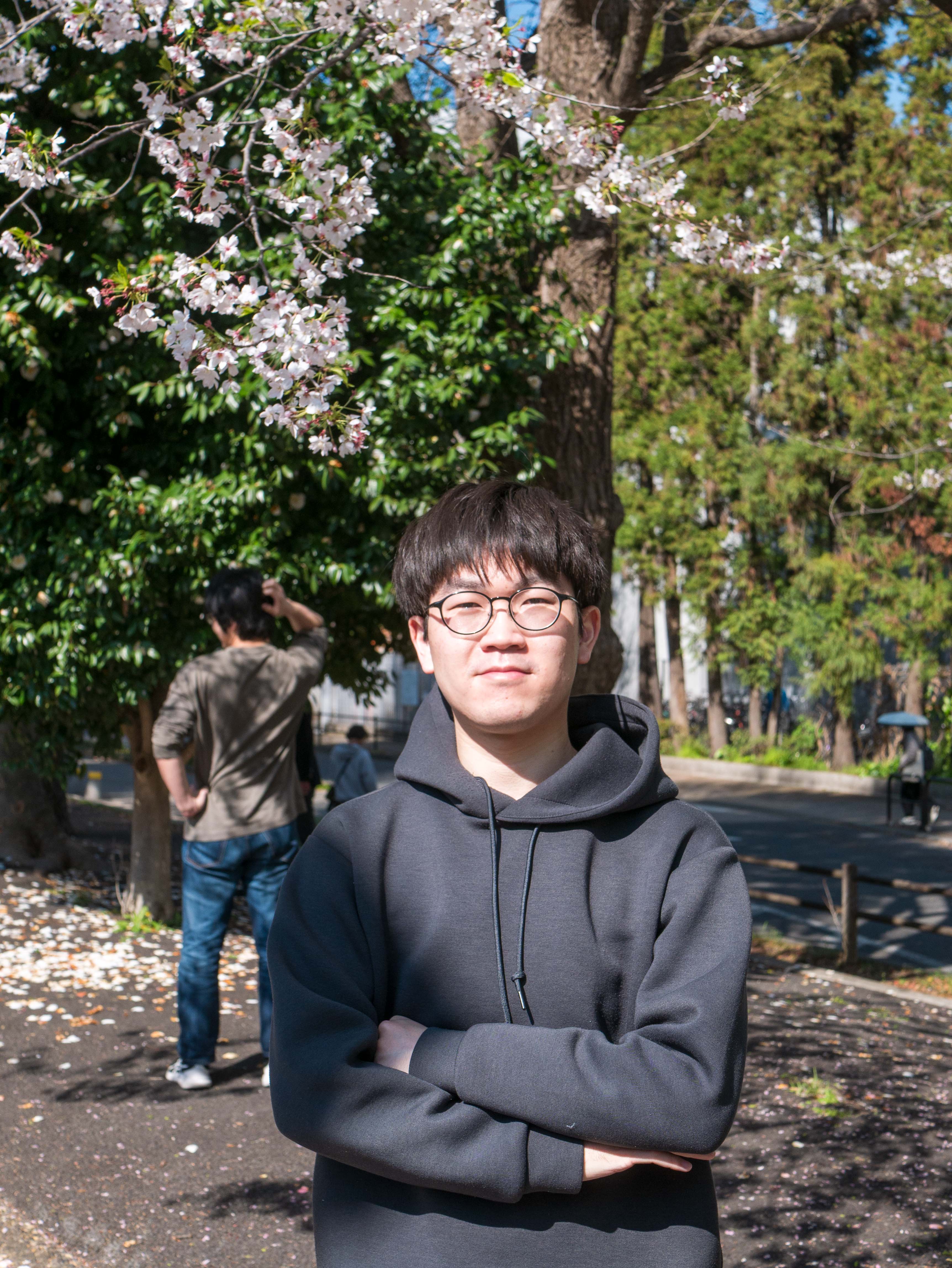 ���� ���y